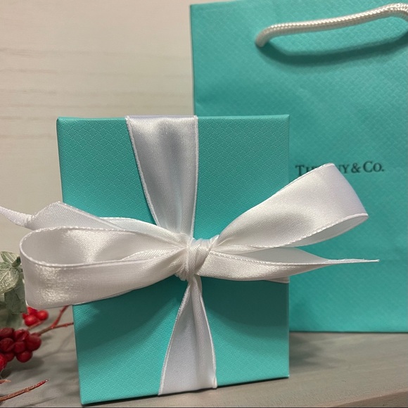 Tiffany & Co. Elsa Peretti Open Heart Pendant - Picture 6 of 8